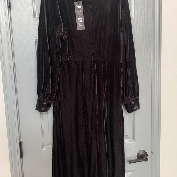 Disturbia Black Midi Dress - Picture 3 of 6